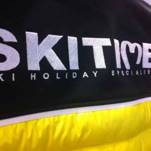 geaca brodata cu logo skitime