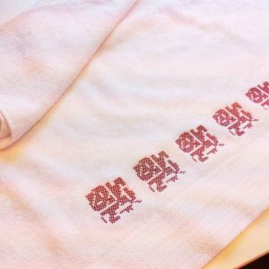 prosop brodat cu motive romanesti 1